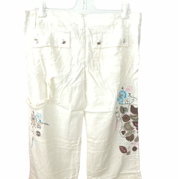 White Capri Pants With Embroidery Medium - Picture 5 of 6